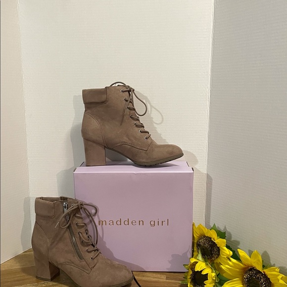 Madden Girl - Picture 3 of 6